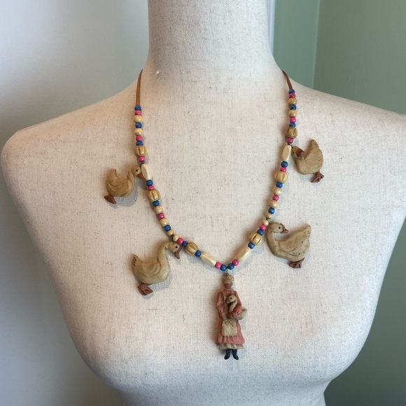 Vintage GrandmaCore Goose 🪿 Beaded Necklace - Picture 2 of 5